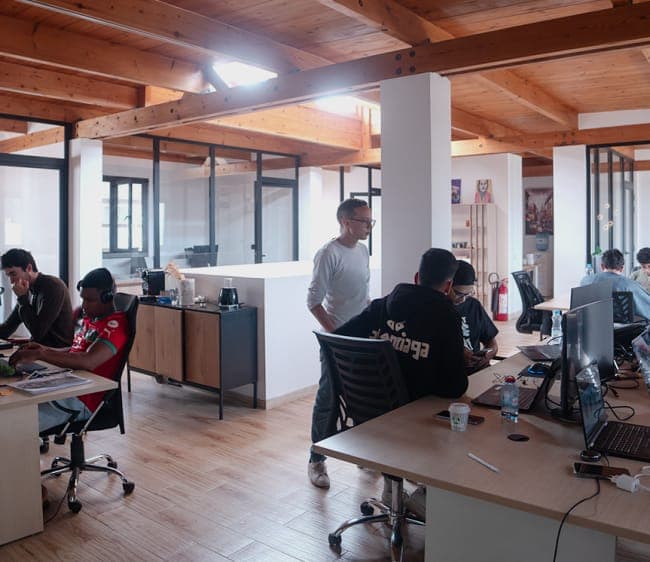 L'open space de Major Media, les équipes au travail